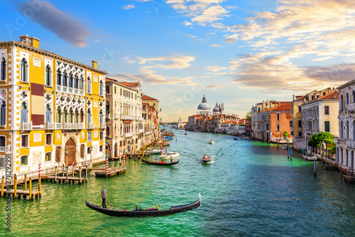 Obraz na płótnie Gondoliers in the Grand Canal of Venice near Santa Maria della Salute, Italy w salonie