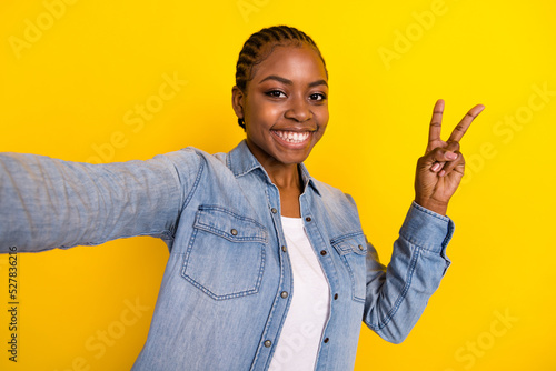 Obraz na plátně Photo of positive lady making self portrait v sign record video call isolated sh
