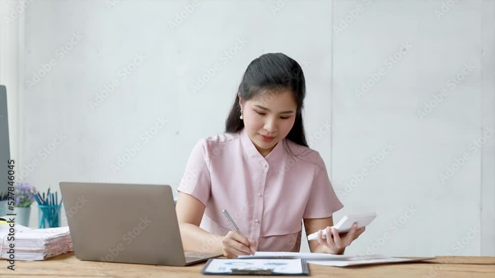 Asian women working in the office, young Asian business women as business executives, founding and running start-up executives, young female business leaders. Startup business concept. Asian women working in the office, young Asian business women as business executives, founding and running start-up executives, young female business leaders. Startup business concept.