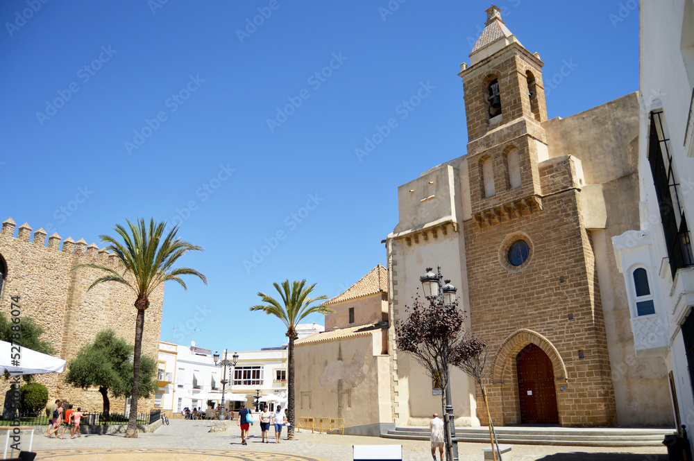 Iglesia de Nuestra Señora de la O en la Plaza de Bartolomé Pérez de Rota, provincia de Cádiz, Andalucía, España. 