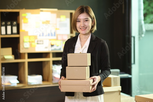 young businesswoman with packaging box, Business online influencer on social media concept, Online Selling, Online Shopping to market, business ecommerce. © SOMKID