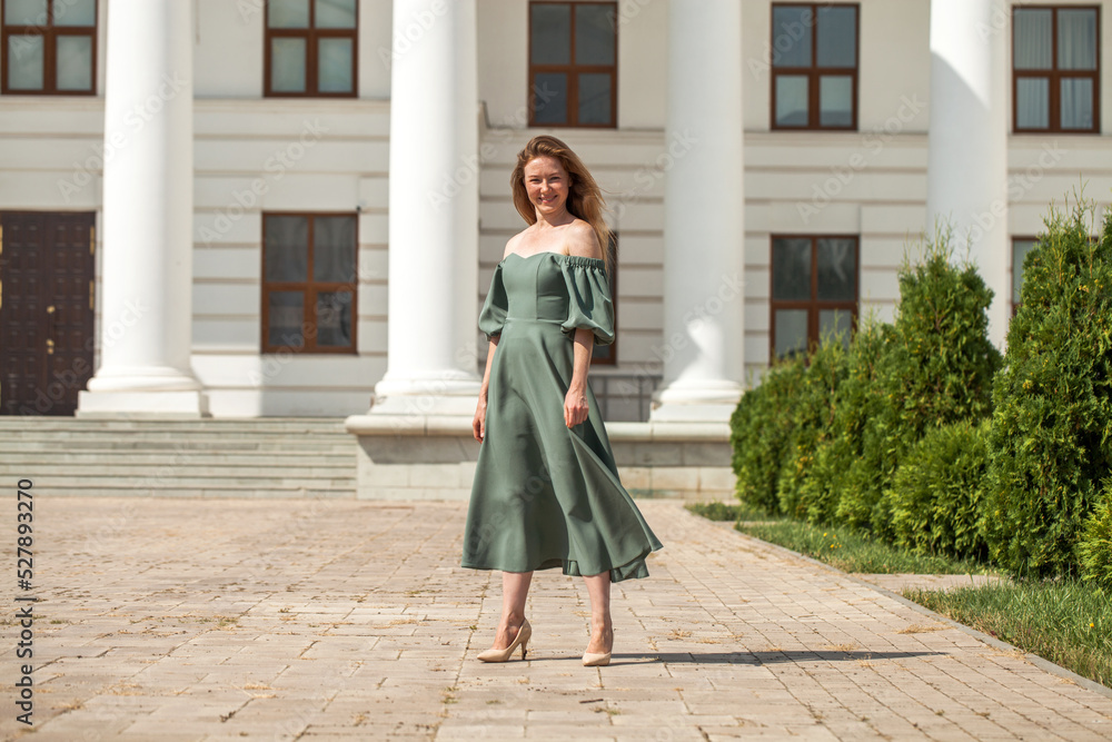Naklejka premium Portrait of a red-haired young woman
