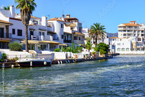 Fotografia, Obraz Houses next to the canals of the sea and boats docked in the docks next to the houses in Ampuriabrava, Gerona, Spain