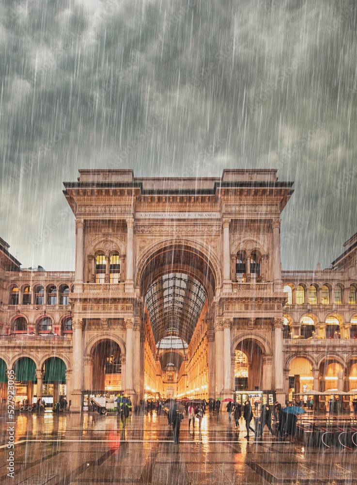 Galleria Vittorio Emanuele II milano rain and clouds
