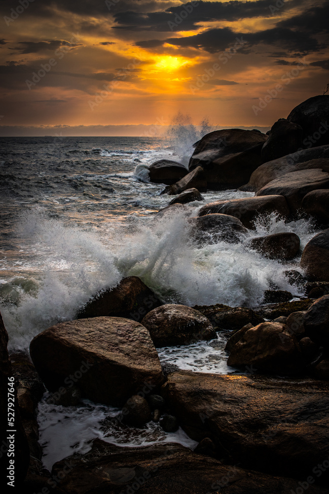 Obraz premium sunrise over the sea