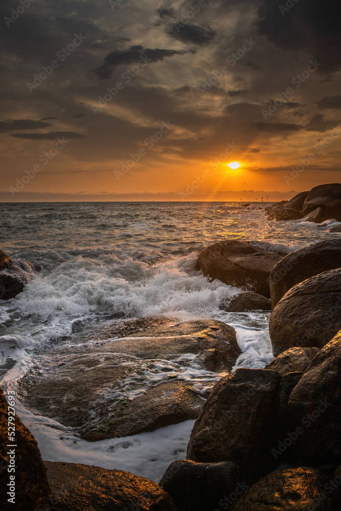 Obraz premium sunrise over the sea