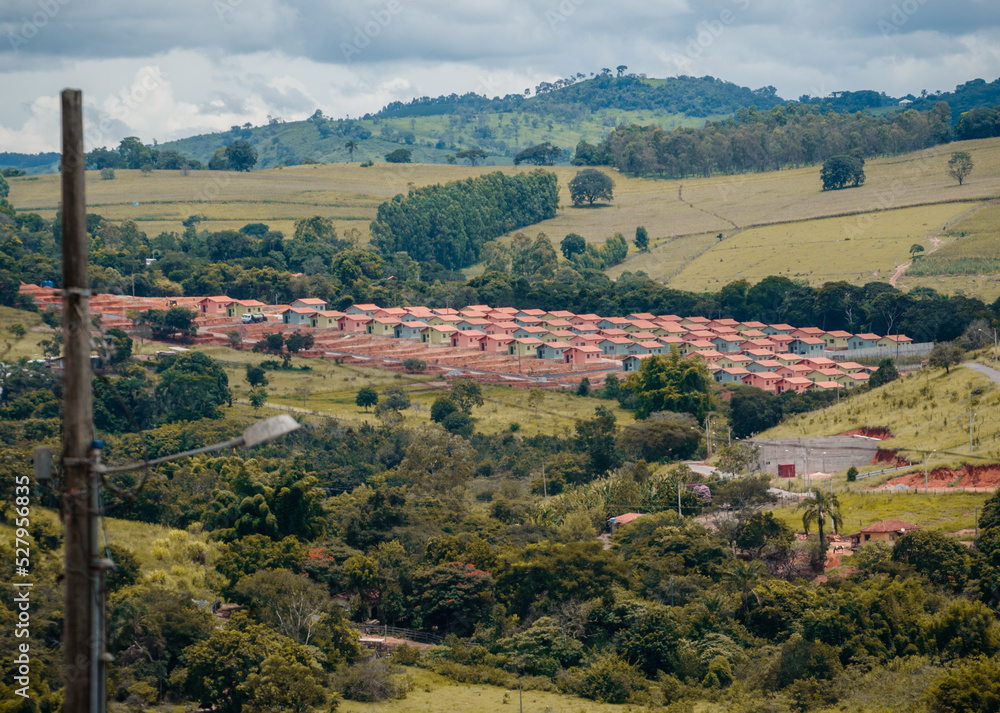 Naklejka premium Construção de casas para pessoas de baixa renda terem o próprio lar 