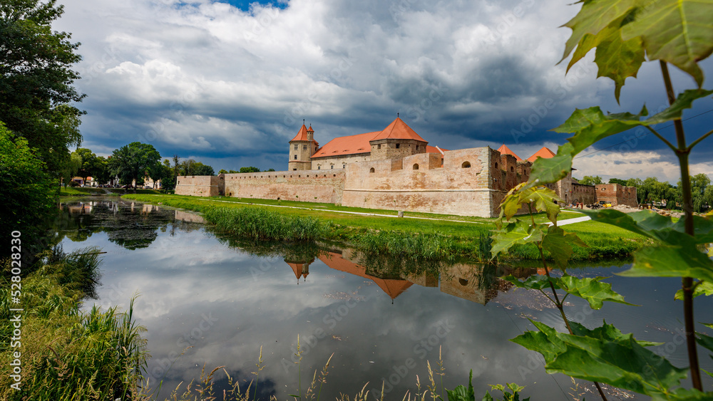 Obraz premium The castle of Fagaras in Romania