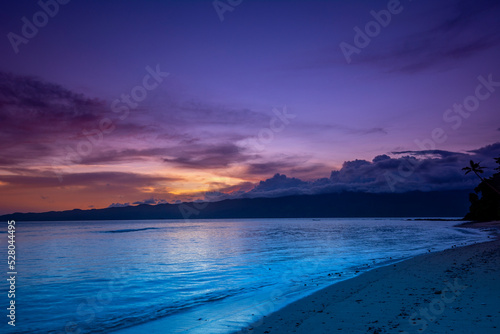 Fototapeta Naklejka Na Ścianę i Meble -  Fiji early morning sunrise