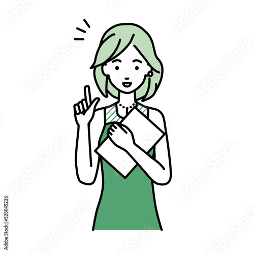 立って書類を手に持って何かひらめいたドレスの女性