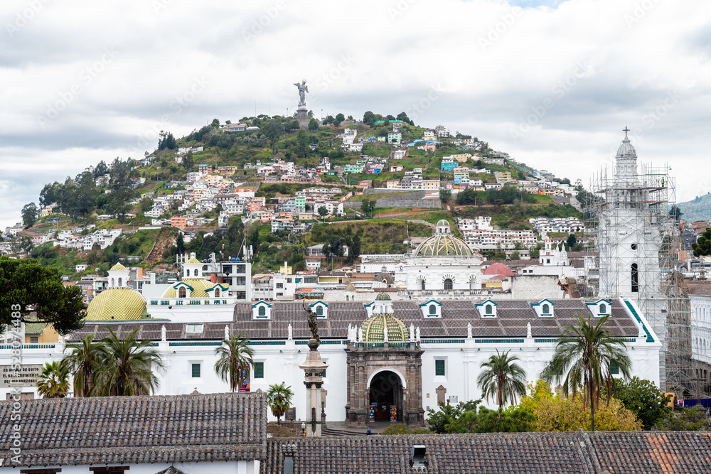 Obraz premium street view of quito old town, ecuador