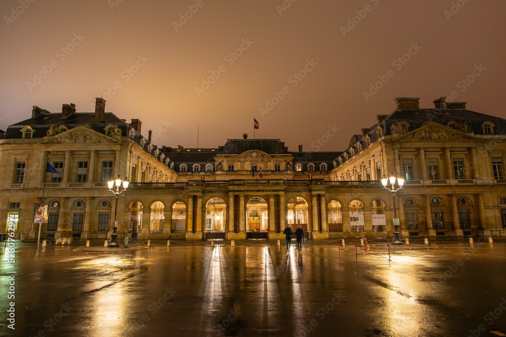 night view of the museum of louvre