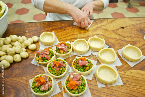 Fototapeta Naklejka Na Ścianę i Meble -  Panades de sobrassada, enpanadas tipicas mallorquinas,Forn de Can Pomar.Campos,Mallorca.Islas Baleares. España.