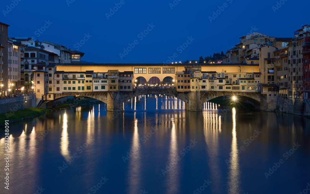 Fierenze - Ponte Vecchio all'ora blu.