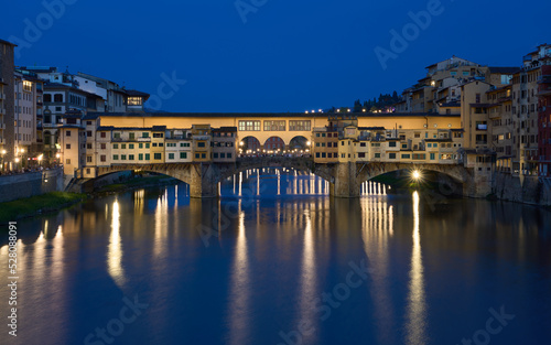 Fierenze - Ponte Vecchio all'ora blu.