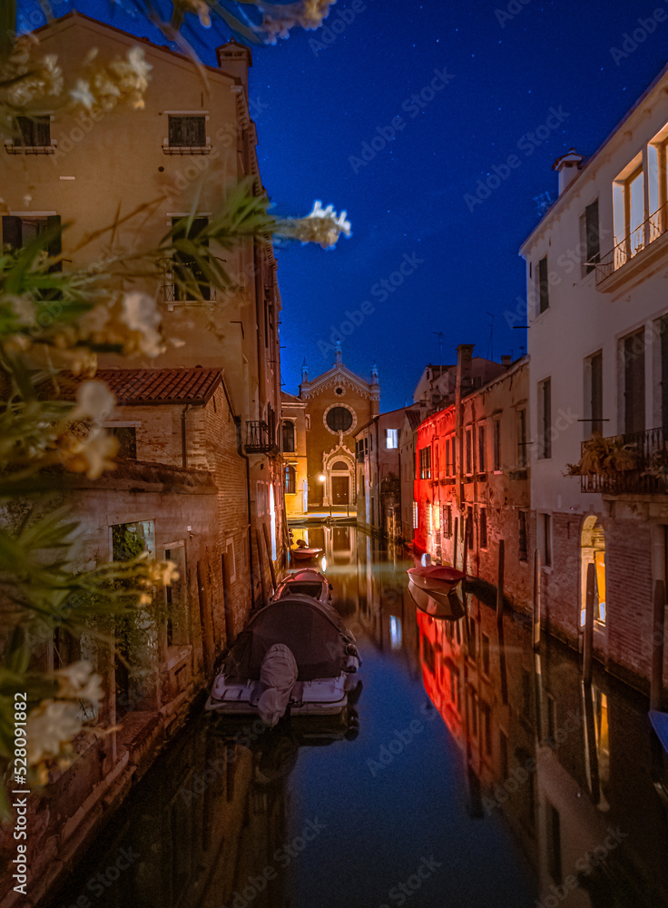 Eglise de la Madonna dell'Orto de Venise la nuit.
