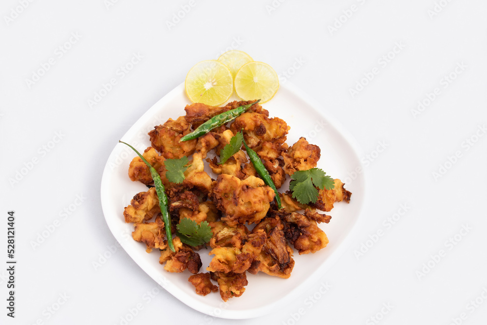 Favourite Indian Tea Time Fritters Cauliflower Pakoda Also Called Gobi Pakora Is Made Of Fresh Brassica Oleracea Florets Mixed With Bengal Gram Flour Besan, Spices, Masala And Green Vegetables Favourite Indian Tea Time Fritters Cauliflower Pakoda Also Called Gobi Pakora Is Made Of Fresh Brassica Oleracea Florets Mixed With Bengal Gram Flour Besan, Spices, Masala And Green Vegetables