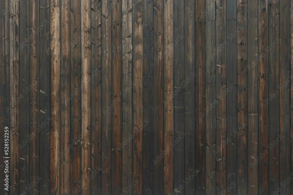 黒板のログハウスの壁と階段