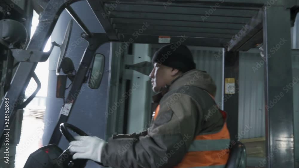 Forklift Truck Operator Handling Pallets Transportation To Warehouse. Forklift Truck Operator Moves Goods Delivered To Storehouse. Professional Forklift Truck Operator Unloads Cargo. Industry Forklift Truck Operator Handling Pallets Transportation To Warehouse. Forklift Truck Operator Moves Goods Delivered To Storehouse. Professional Forklift Truck Operator Unloads Cargo. Industry