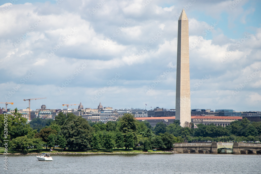 Potomac River and Washington Monument in Washington, DC (United States of America)