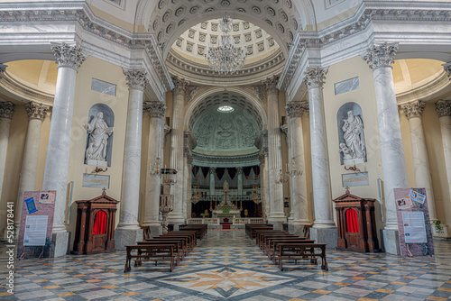 Interno Basilica San Maurizio imperia