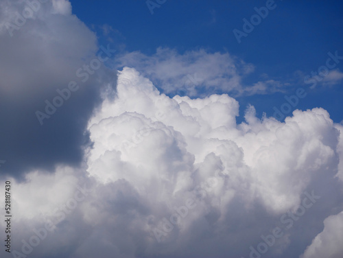 日本、青空と夏の雲 © yummy_you2