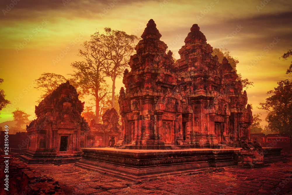 Fototapeta premium Bantey Srey temple sunrise