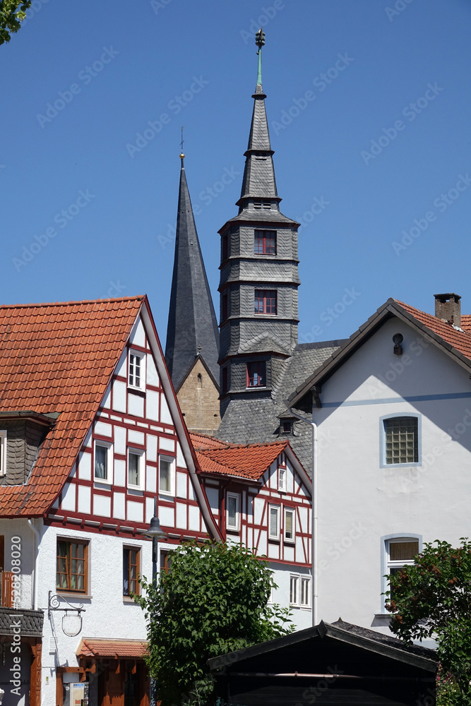 Obraz premium Rathaus und Nikolaikirche in Korbach