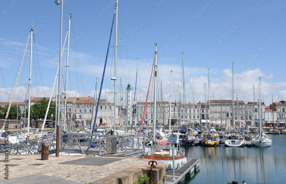 Marina und Leuchtturm in La Rochelle
