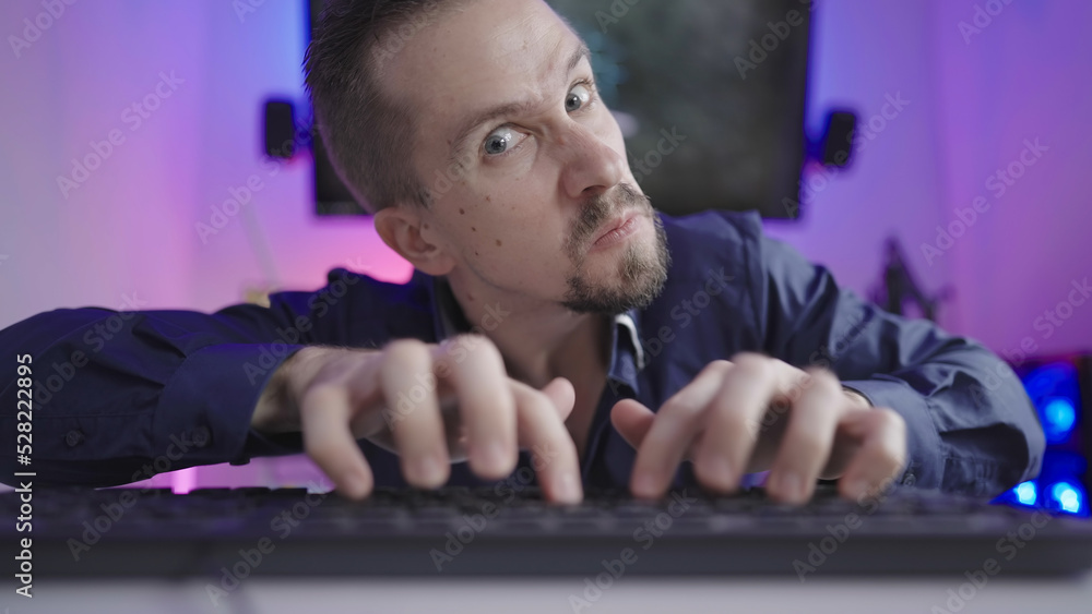 Αυτοκόλλητο Online troll rage trashing on keyboard making faces in cyberspace