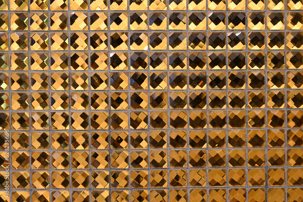 テクスチャ―　メタリックな金色のタイル　texture of golden sqare tiles