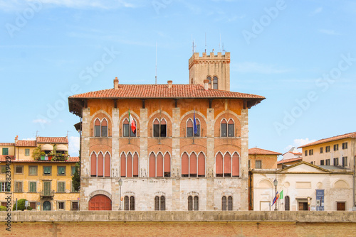 Lungarno di Pisa facciate di Piazza San Matteo photo
