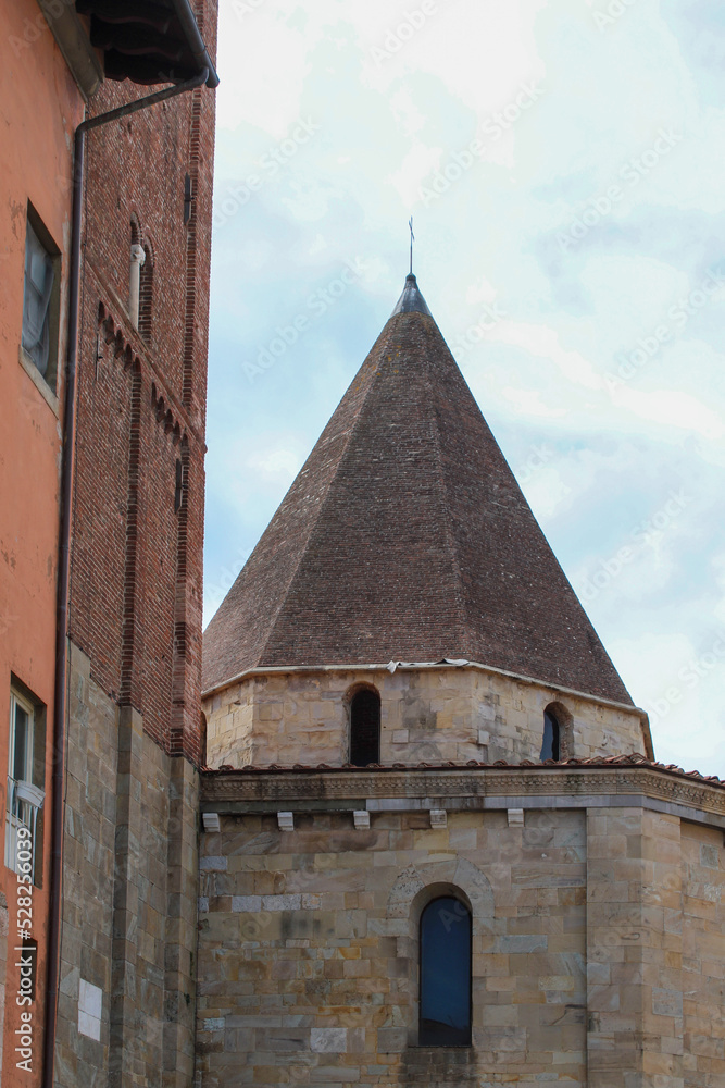 Foto de Cupola e cuspide della Chiesa del Santo Sepolcro a Pisa do ...