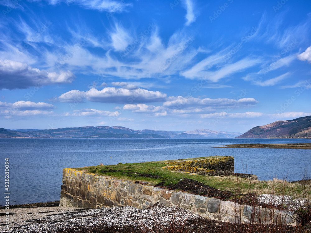 Φωτογραφία On a bright spring afternoon in March, a view from the jetty at Otter Ferry, looking north across Loch Fyne