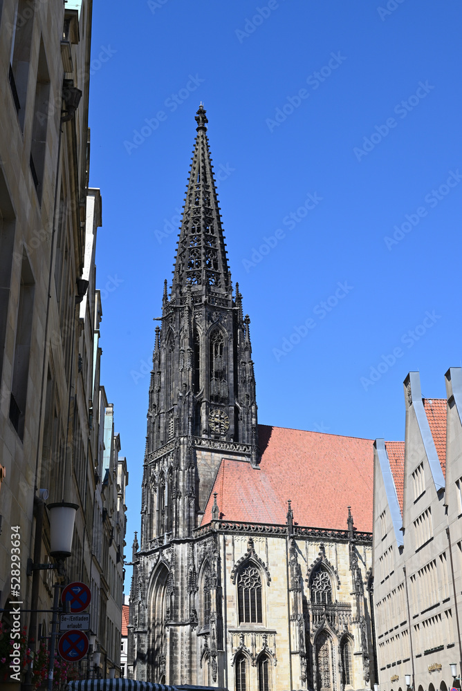 Obraz premium Kirche St Lamberti - römisch-katholische Kirche im Stadtkern von Münster in NRW, Deutschland
