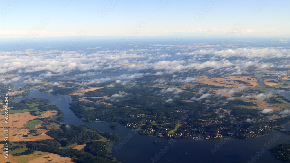 survol à haute altitude du lac Malar (Malaren) au nord de Stockholm en suède survol à haute altitude du lac Malar (Malaren) au nord de Stockholm en suède