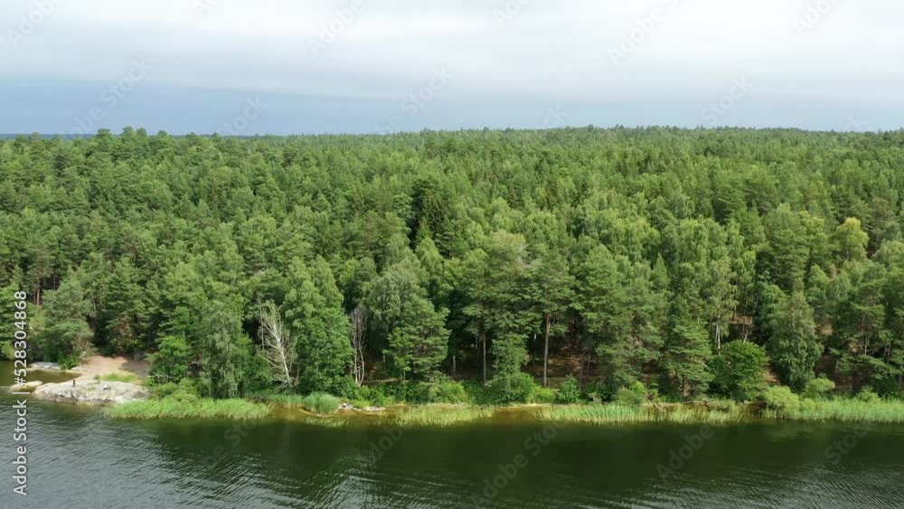 sur les bords du lac Mälar (Mälaren) en Suède sur les bords du lac Mälar (Mälaren) en Suède