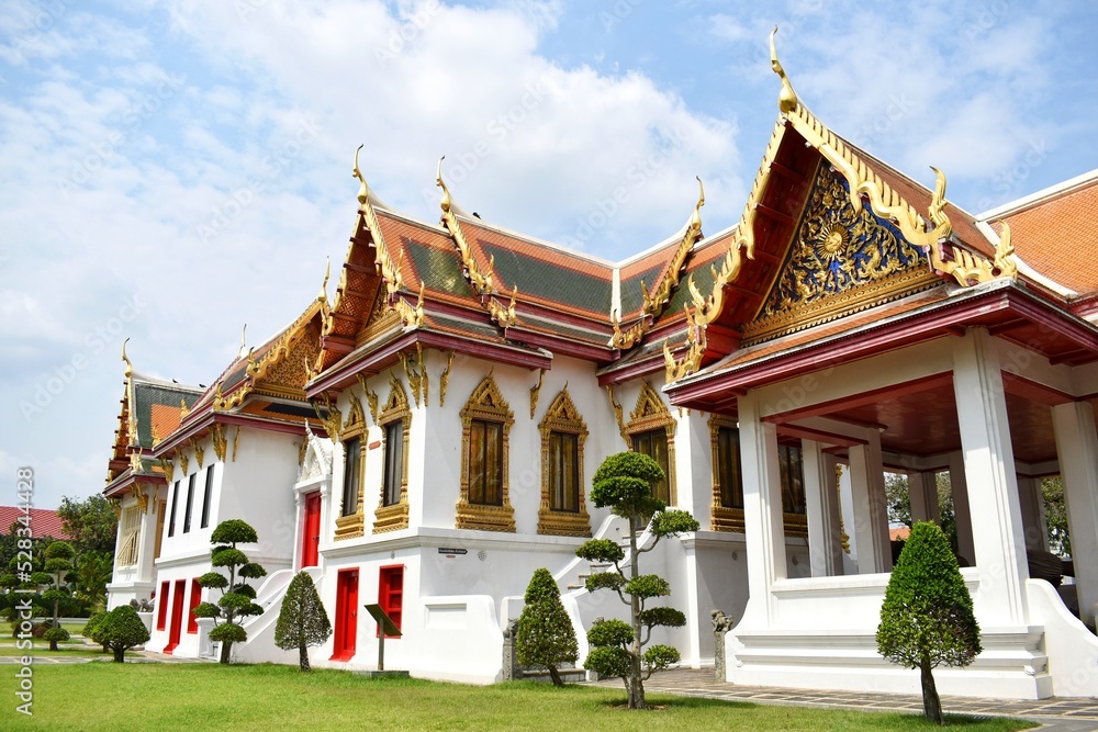 Palace Buddhist Monk of Wat Benchamabophit Dusitwanaram, It is one of Bangkok's best-known temples and a major tourist attraction.