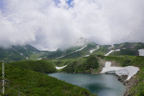 Murodo is at 2,500 m, this is the highest point on the Tateyama Kurobe Alpine Route. There are many places that you can take a walk to, such as Mikurigaike.