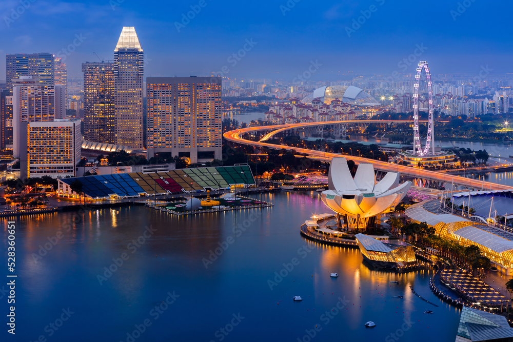 Fototapeta premium Singapore city in Marina Bay building area. Financial district and skyscraper buildings. Aerial view of Singapore at dusk.