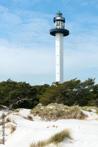 weisser Strand von Dueodde mit Leuchtturm, Bornholm, Dänemark