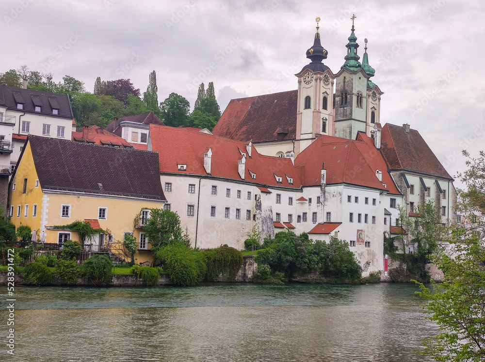 Fototapeta premium A beautiful view from the water of the St. Michael Cathedral in the city of Steyr, Upper Austria