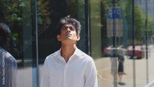 Dreaming of making it big as a Srilankan young fresher abroad 