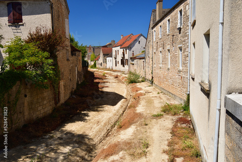 Fototapeta Naklejka Na Ścianę i Meble -  Burgundy, France. A river in Nuits-Saint-Georges that has dried up. August 9, 2022.