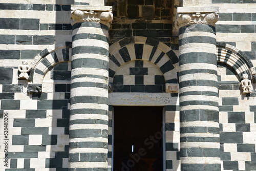 Portail de l'église romane de Murato. Corse photo