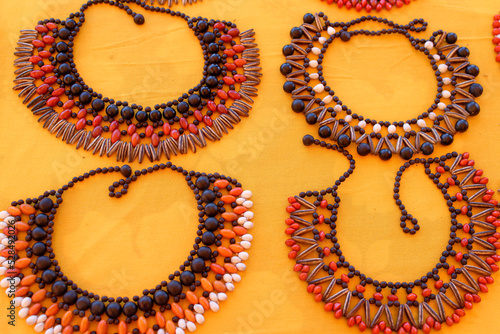 Nuku Hiva - Iles marquises (Polynésie Française) : collier de graines traditionnel