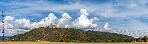 Bogenberg Panorama mit der Wallfahrtskirche Mariä Himmelfahrt | Niederbayern