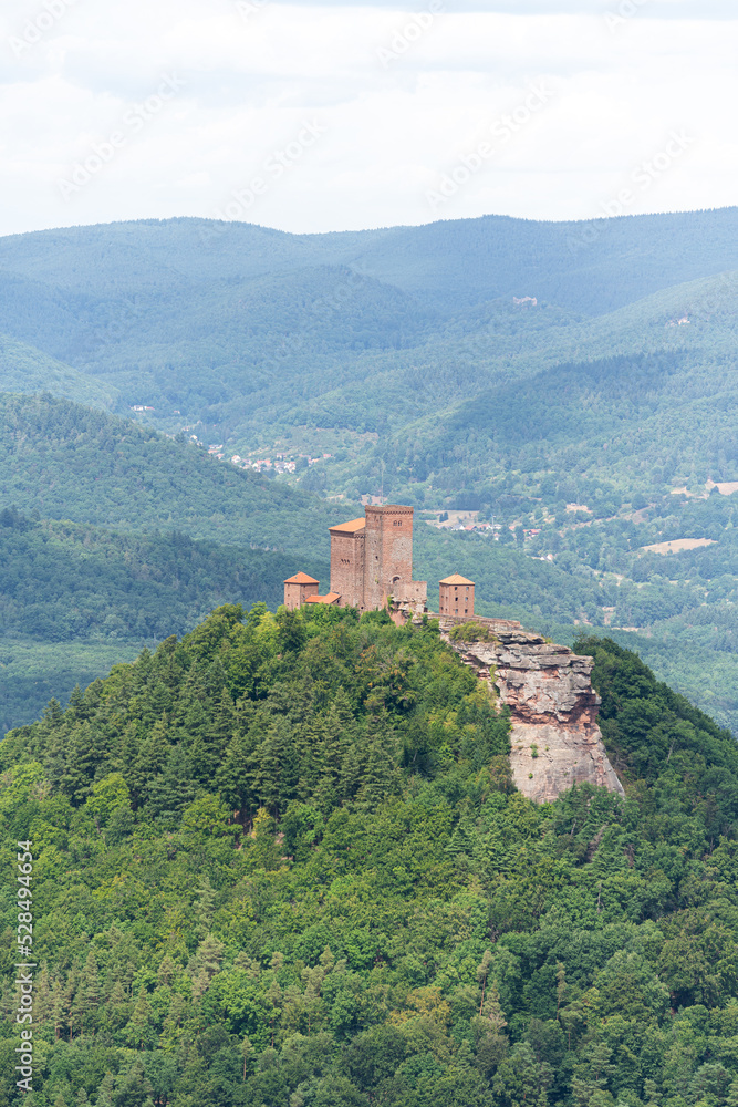 Burg Trifels aus dem Mittelalter in Annweiler am Trifels im Pfälzerwald in Rheinland Pfalz in Deutschland