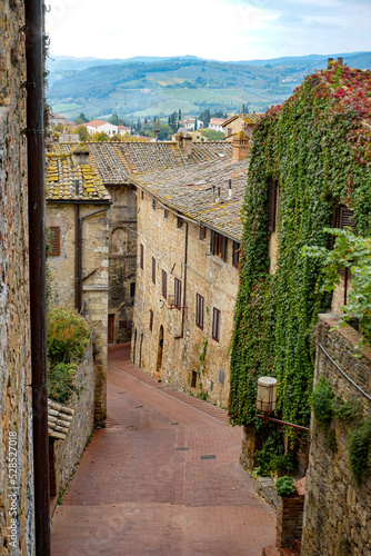 Häuserschlucht in San Gimignano © Max