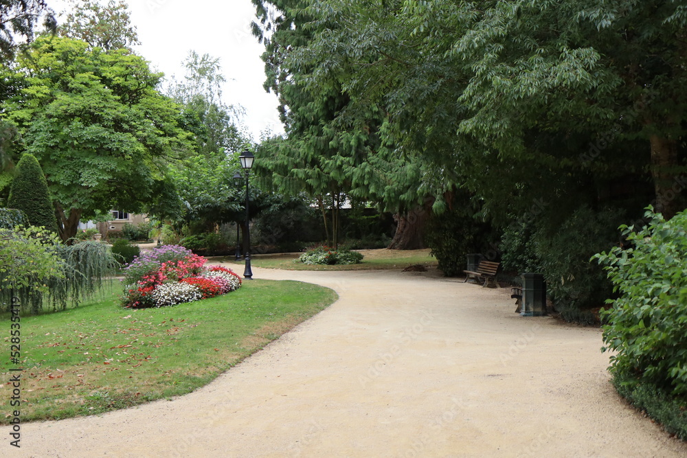 Le jardin de l'hotel de ville, parc public, ville de Fontenay Le Comte, département de la Vendée, France